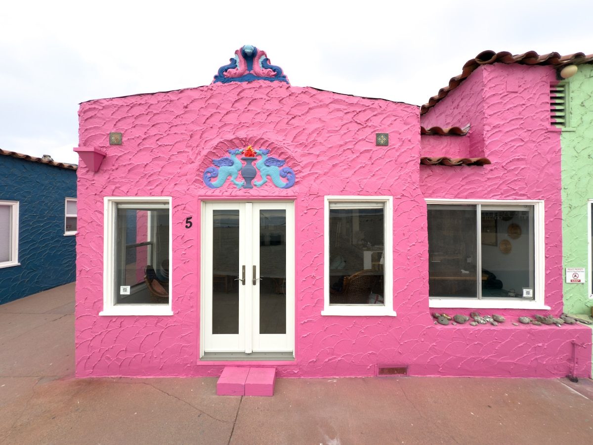 Exterior image 1
