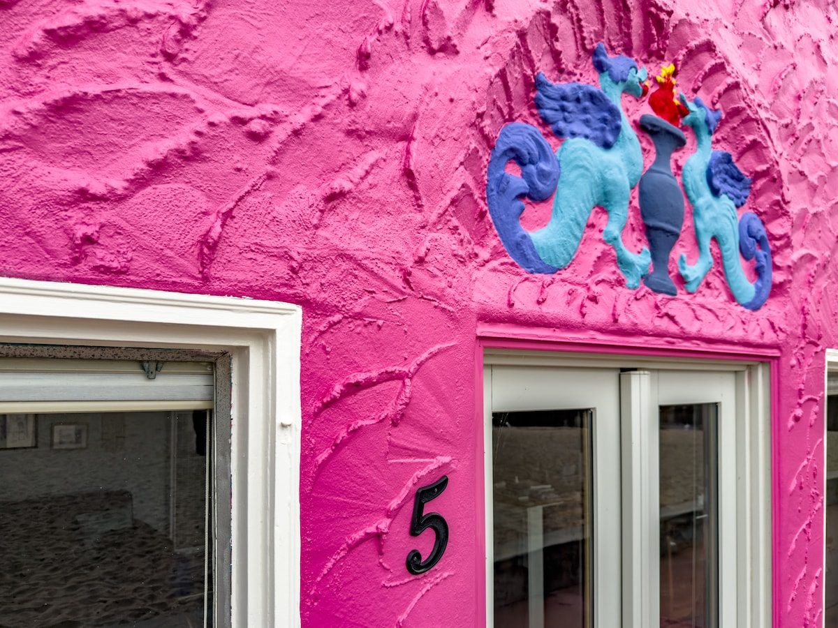 Exterior image 4