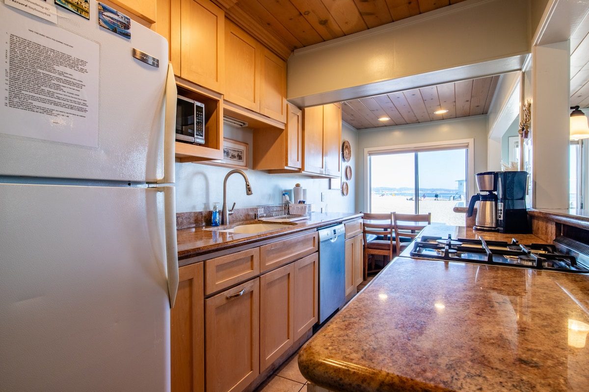 Full kitchen image 2
