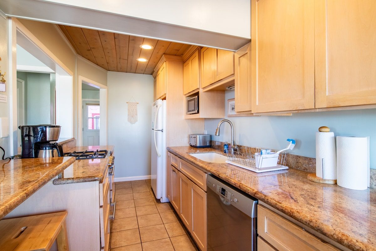 Full kitchen image 4