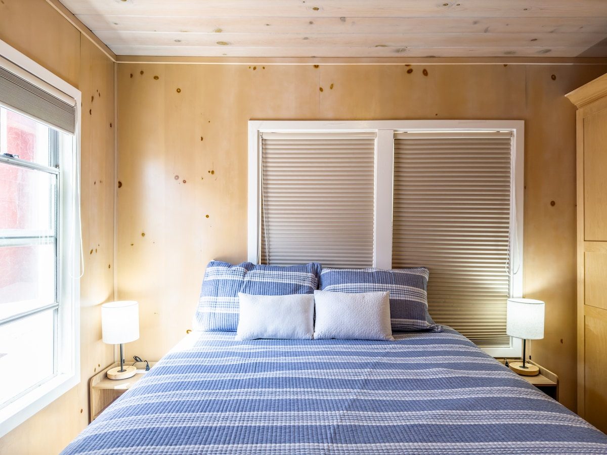 Bedroom image 1