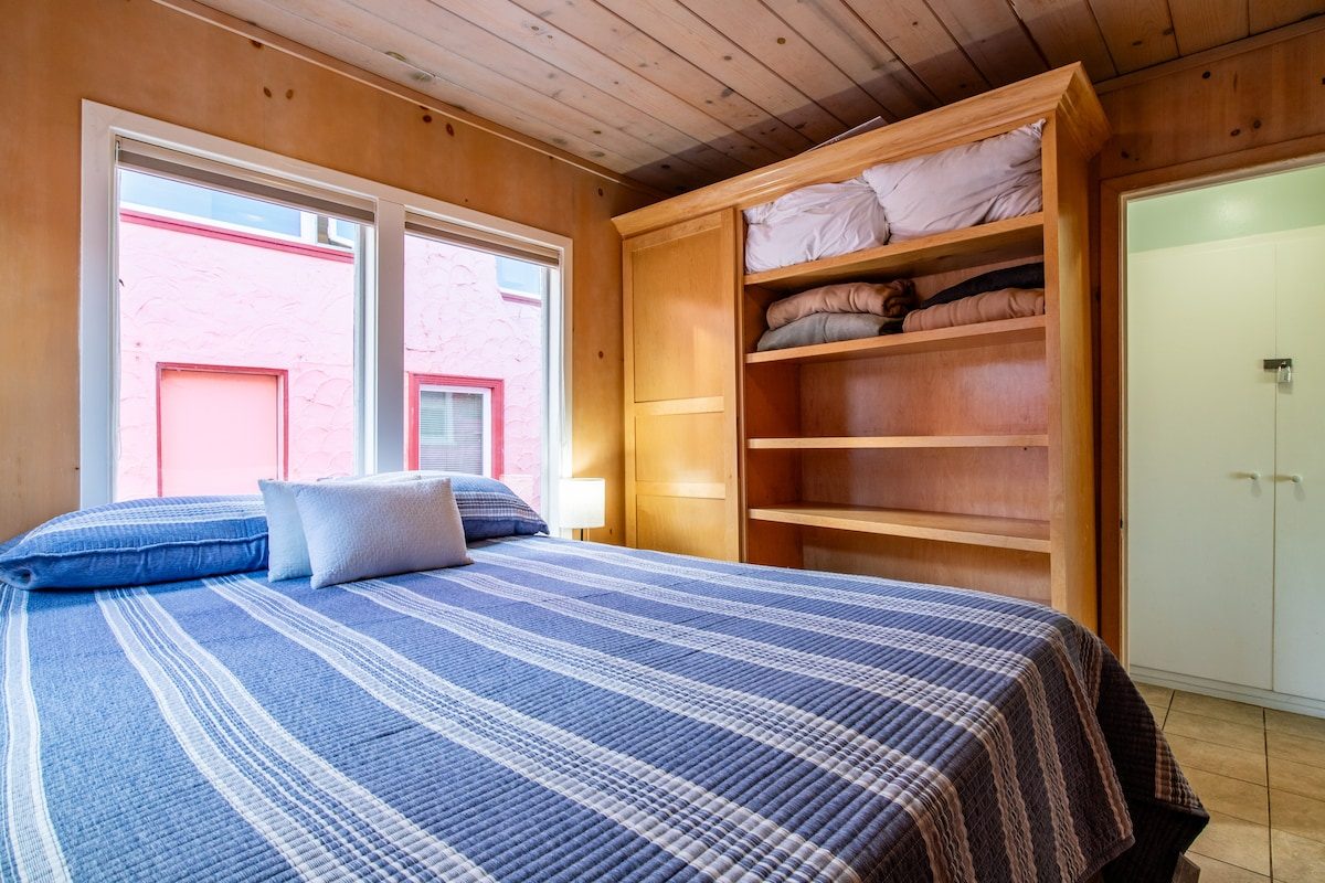Bedroom image 3