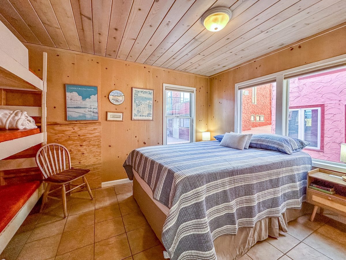 Bedroom image 4